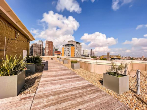 Lovely 1 bedroom apartment with Hottub, Sauna, Gym